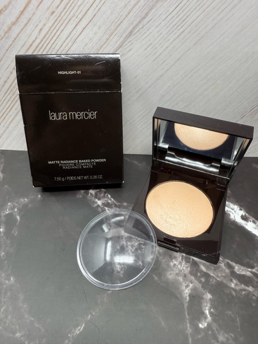 LAURA MERCIER MATTE RADIANCE BAKED POWDER HIGHLIGHT-01